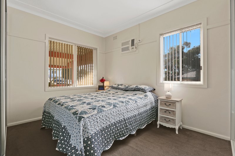 Photo - 27 Jenkins Street, Unanderra NSW 2526 - Image 5