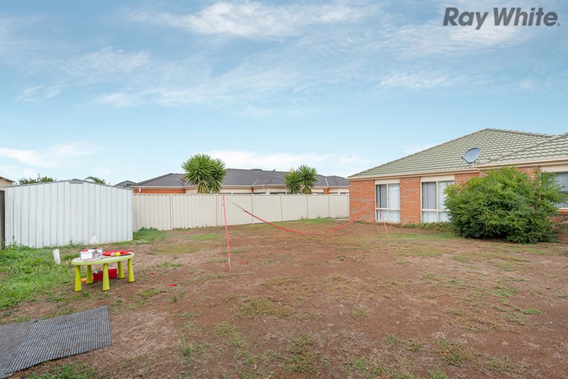 Photo - 27 Jindabyne Avenue, Taylors Hill VIC 3037 - Image 7