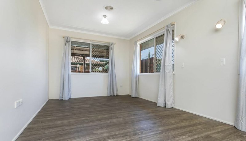 Photo - 27 Johnson Street, Kallangur QLD 4503 - Image 6