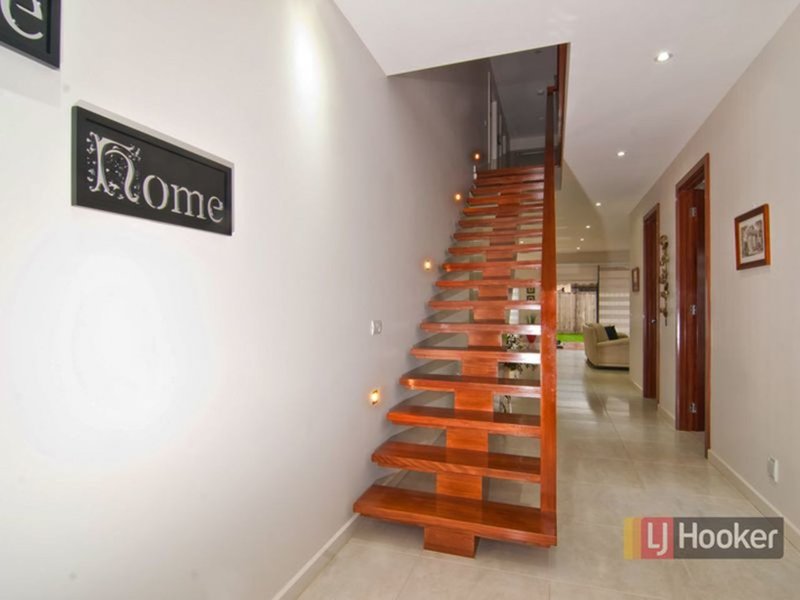 Photo - 27 Juneberry Drive, Keysborough VIC 3173 - Image 5