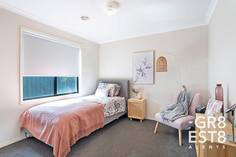 Photo - 27 Jupiter Crescent, Cranbourne West VIC 3977 - Image 12