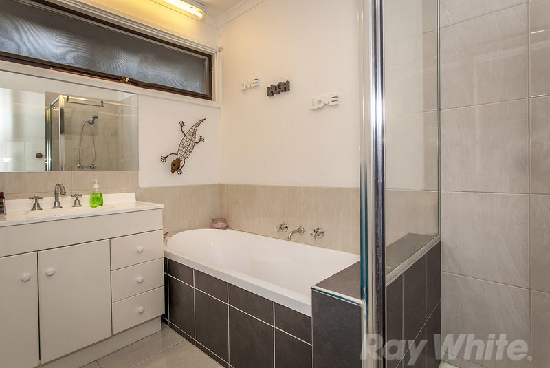 Photo - 27 Justin Drive, Noble Park North VIC 3174 - Image 7