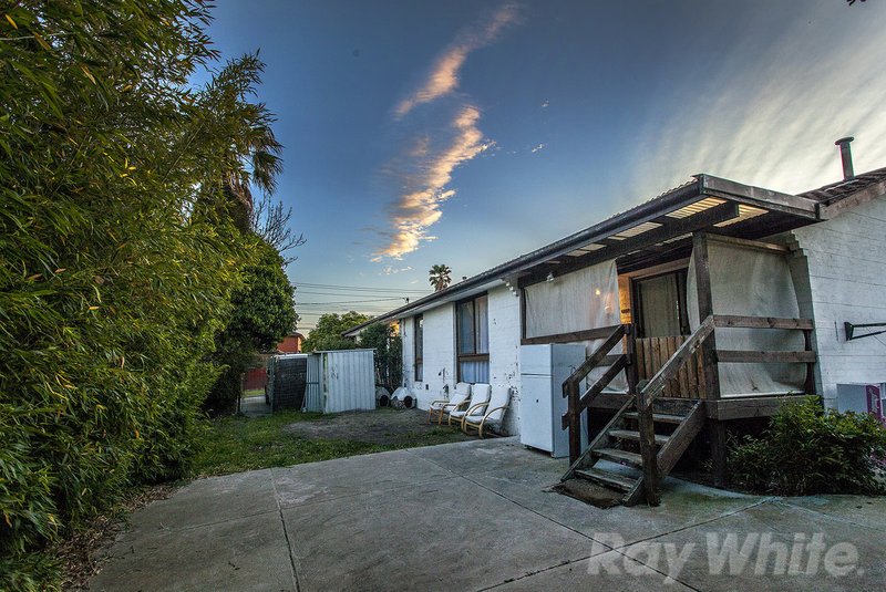 Photo - 27 Justin Drive, Noble Park North VIC 3174 - Image 9