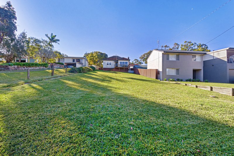 Photo - 27 Kamilaroo Avenue, Lake Munmorah NSW 2259 - Image 6