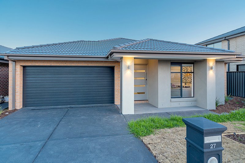 27 Kangaroo Road, Craigieburn VIC 3064