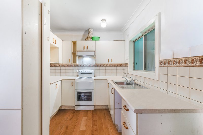 Photo - 27 Karoola Street, Busby NSW 2168 - Image 4