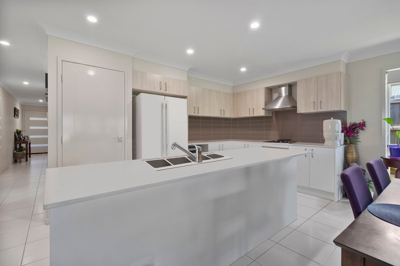 Photo - 27 Kate Court, Murrumba Downs QLD 4503 - Image 4