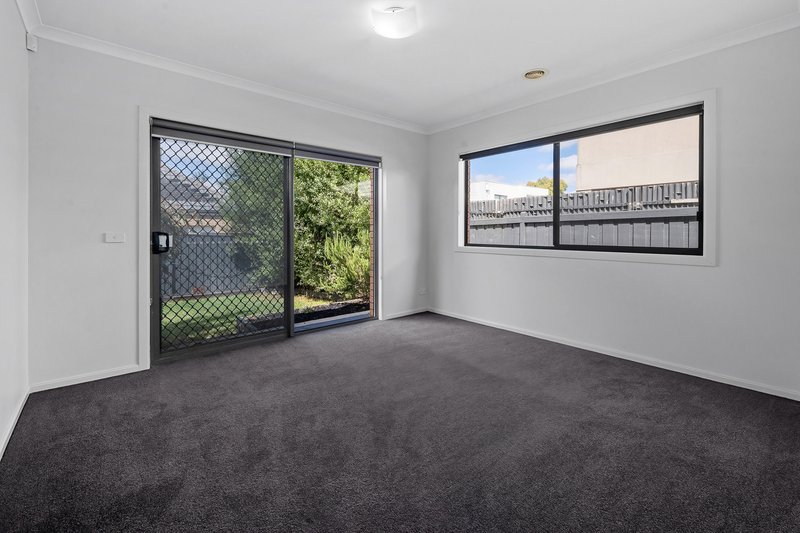 Photo - 27 Keane Crescent, Lalor VIC 3075 - Image 6