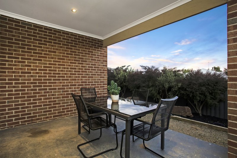 Photo - 27 Kensley Circuit, Craigieburn VIC 3064 - Image 10