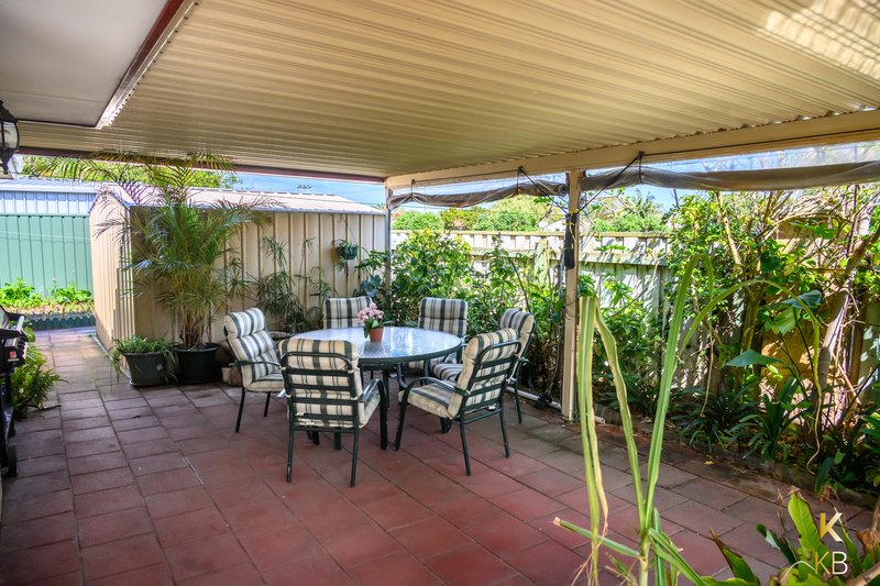 Photo - 27 Kentia Cl , Warnbro WA 6169 - Image 7