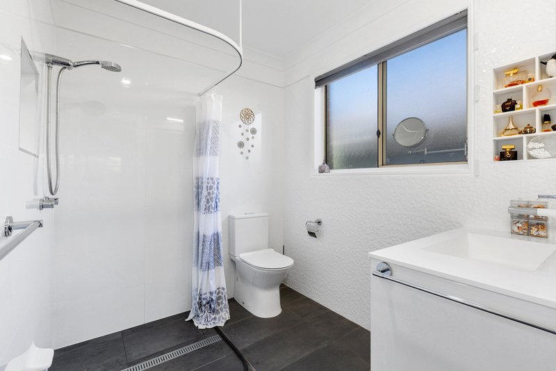 Photo - 2/7 Kildare Drive, Banora Point NSW 2486 - Image 13