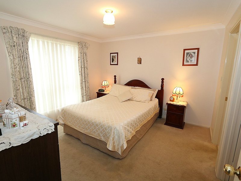 Photo - 27 Kimba Drive, Glenfield Park NSW 2650 - Image 7