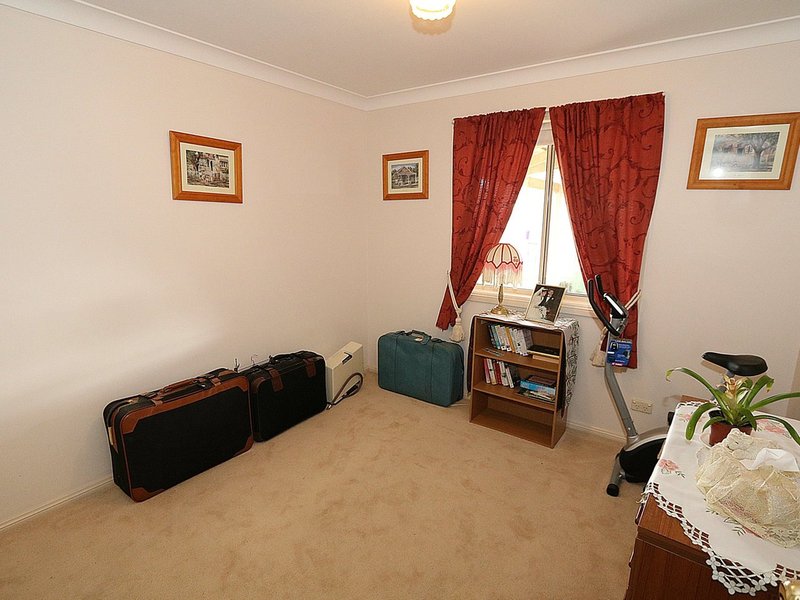 Photo - 27 Kimba Drive, Glenfield Park NSW 2650 - Image 9