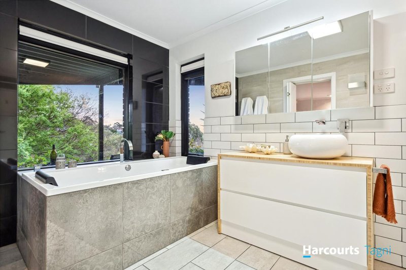 Photo - 27 Kingfisher Circuit, Flagstaff Hill SA 5159 - Image 17