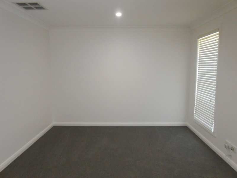 Photo - 27 Kingham Street, Tamworth NSW 2340 - Image 7