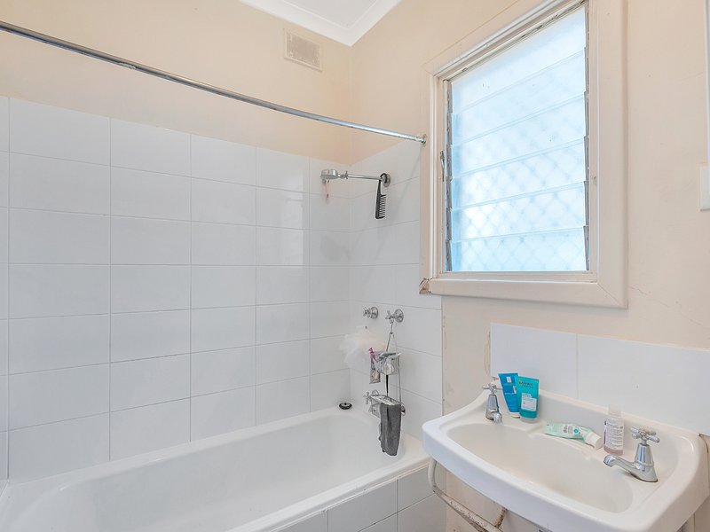 Photo - 27 Kingsbury Street, Davoren Park SA 5113 - Image 10