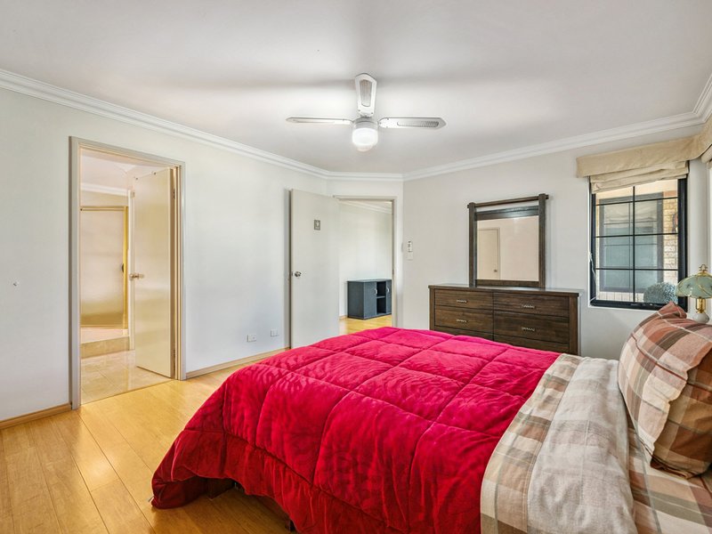 Photo - 27 Kingsland Loop, Canning Vale WA 6155 - Image 5