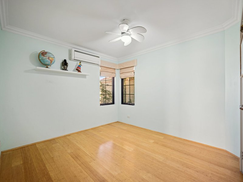 Photo - 27 Kingsland Loop, Canning Vale WA 6155 - Image 7