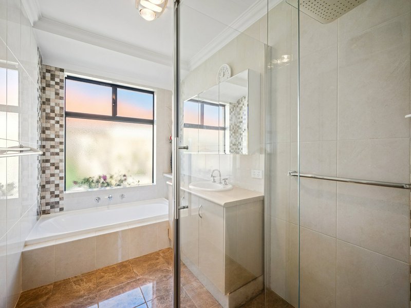 Photo - 27 Kingsland Loop, Canning Vale WA 6155 - Image 10