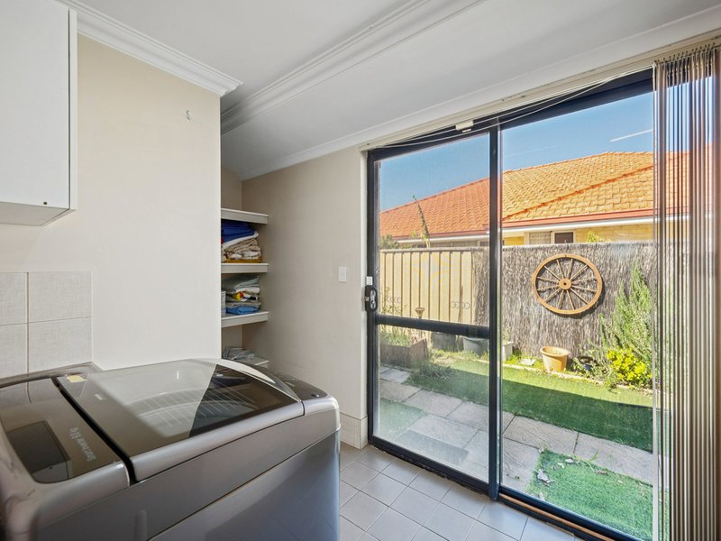 Photo - 27 Kingsland Loop, Canning Vale WA 6155 - Image 11