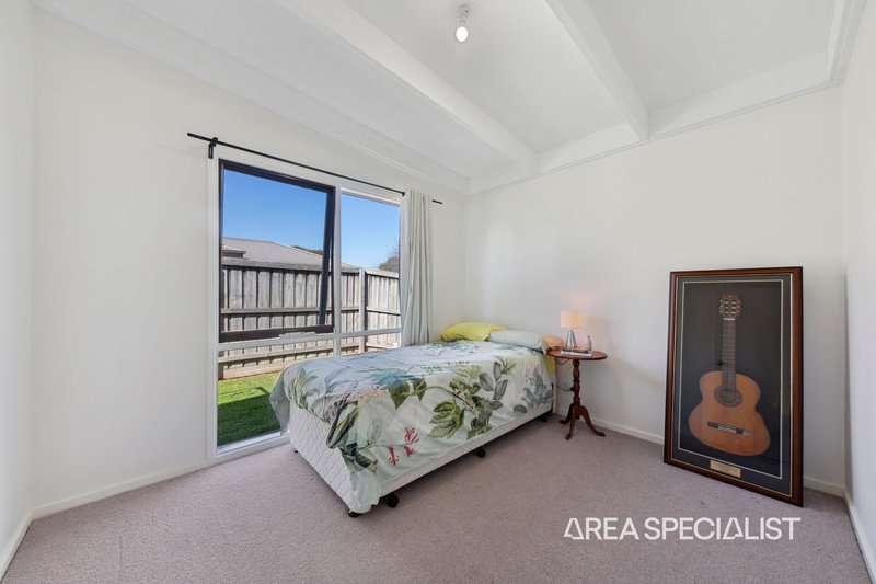 Photo - 27 Kingston Avenue, Pakenham VIC 3810 - Image 12