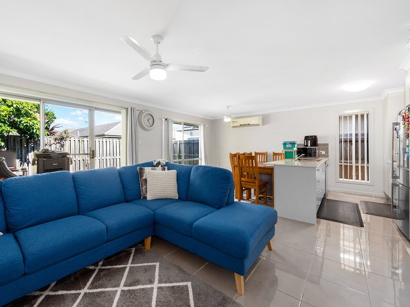 Photo - 27 Kingston Court, North Lakes QLD 4509 - Image 2