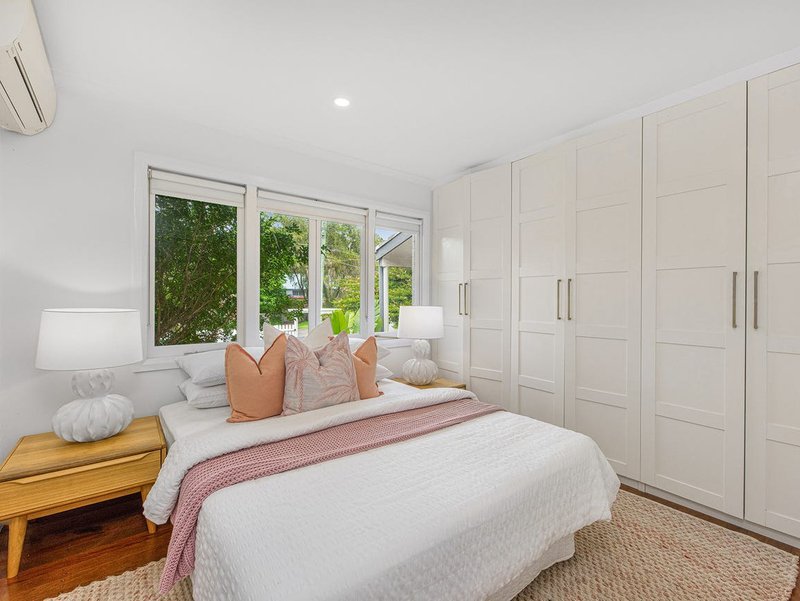 Photo - 27 Kingussie Street, Kenmore QLD 4069 - Image 6