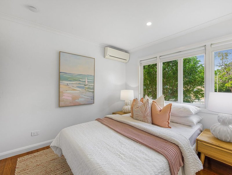 Photo - 27 Kingussie Street, Kenmore QLD 4069 - Image 7