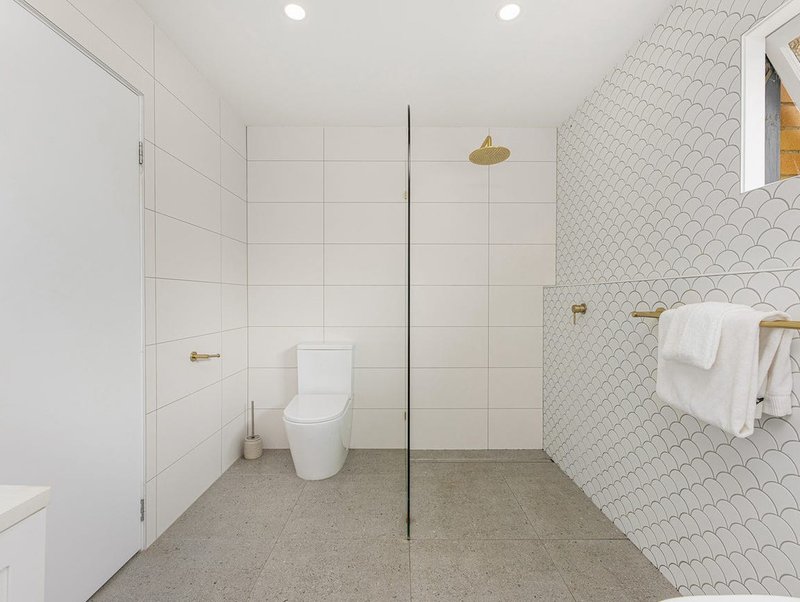 Photo - 27 Kingussie Street, Kenmore QLD 4069 - Image 11