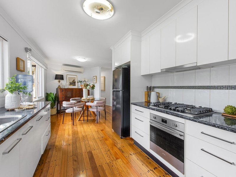 Photo - 27 Kingussie Street, Kenmore QLD 4069 - Image 12