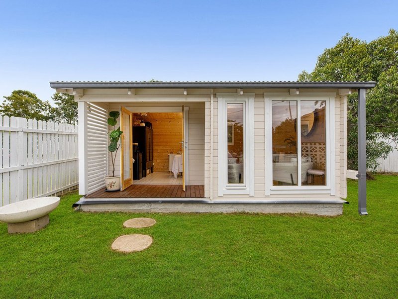 Photo - 27 Kingussie Street, Kenmore QLD 4069 - Image 14