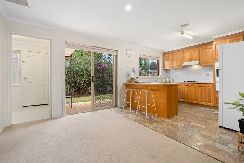 Photo - 2/7 Kookaburra Walk, South Morang VIC 3752 - Image 4