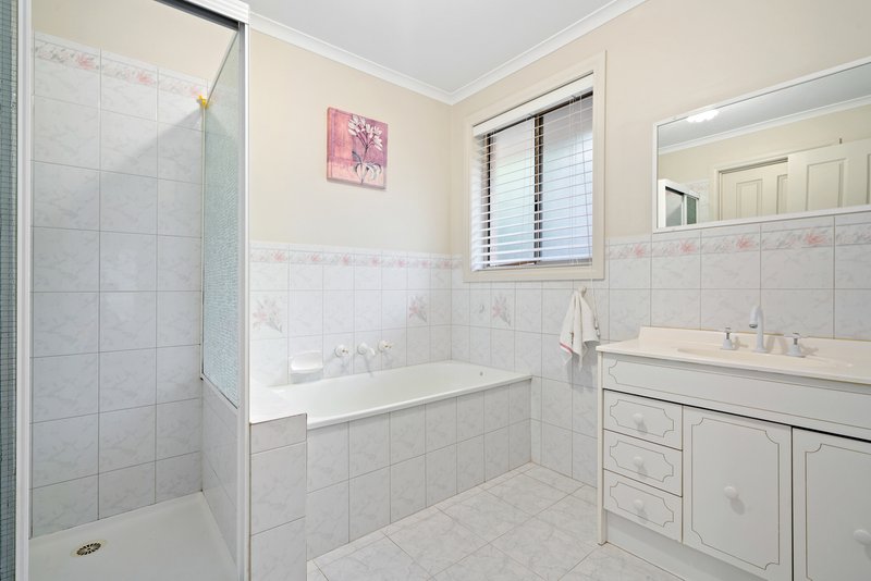 Photo - 2/7 Kookaburra Walk, South Morang VIC 3752 - Image 9