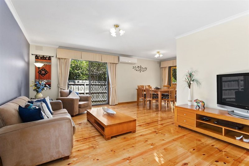 Photo - 27 Kristen Close, Glen Waverley VIC 3150 - Image 2