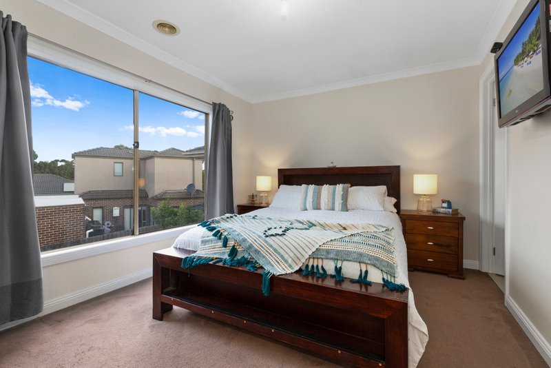 Photo - 2/7 Kumara Circuit, South Morang VIC 3752 - Image 7