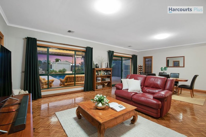 Photo - 27 Kurnabinna Terrace, Hallett Cove SA 5158 - Image 6