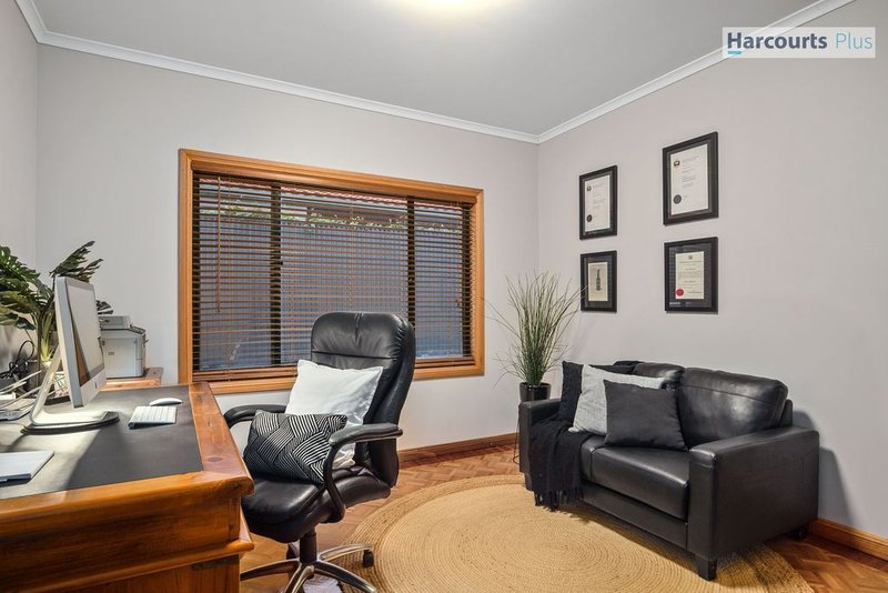 Photo - 27 Kurnabinna Terrace, Hallett Cove SA 5158 - Image 10