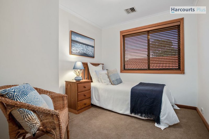 Photo - 27 Kurnabinna Terrace, Hallett Cove SA 5158 - Image 16