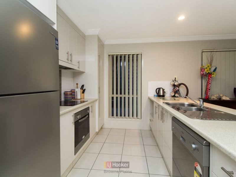 Photo - 27 Lachlan Lane, Hillcrest QLD 4118 - Image 2