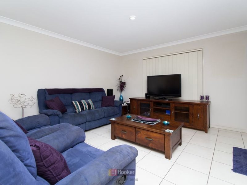 Photo - 27 Lachlan Lane, Hillcrest QLD 4118 - Image 3