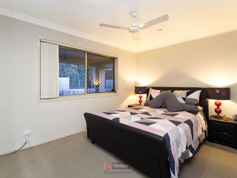 Photo - 27 Lachlan Lane, Hillcrest QLD 4118 - Image 4