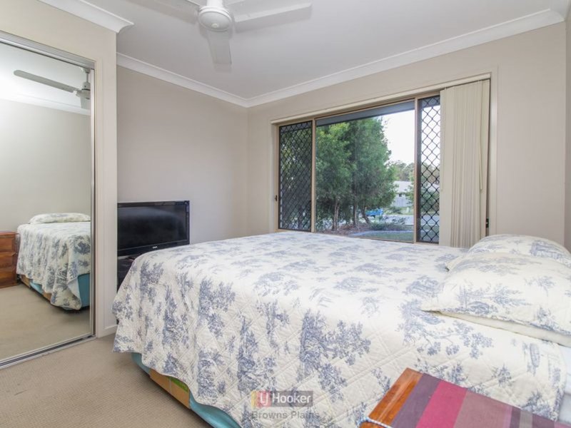 Photo - 27 Lachlan Lane, Hillcrest QLD 4118 - Image 7