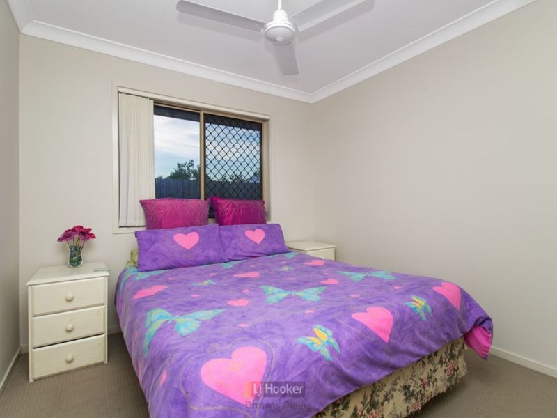 Photo - 27 Lachlan Lane, Hillcrest QLD 4118 - Image 8