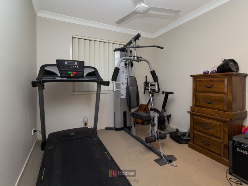 Photo - 27 Lachlan Lane, Hillcrest QLD 4118 - Image 9