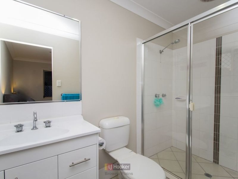 Photo - 27 Lachlan Lane, Hillcrest QLD 4118 - Image 10