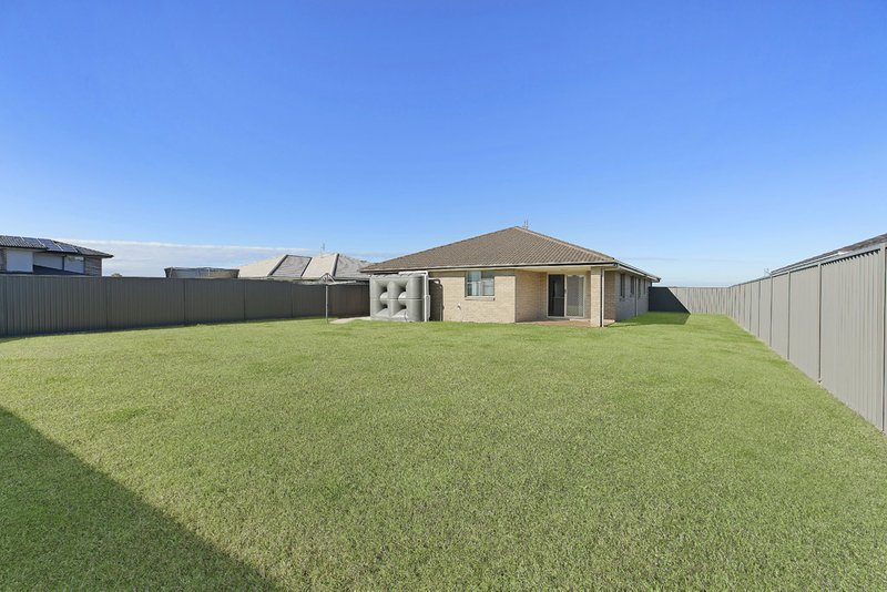 Photo - 27 Lake View Crescent, Raymond Terrace NSW 2324 - Image 2