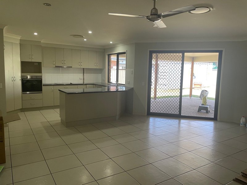 Photo - 27 Lambert Drive, Moranbah QLD 4744 - Image 3