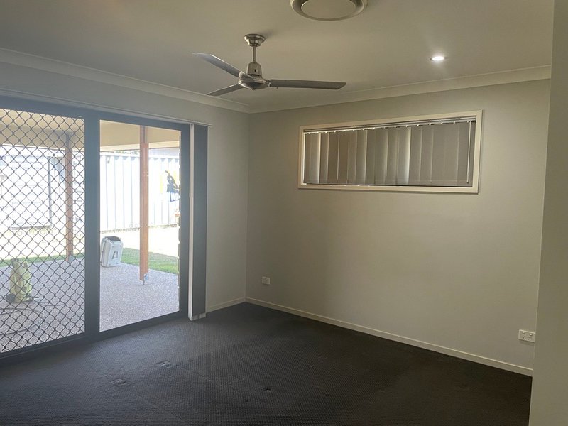 Photo - 27 Lambert Drive, Moranbah QLD 4744 - Image 5