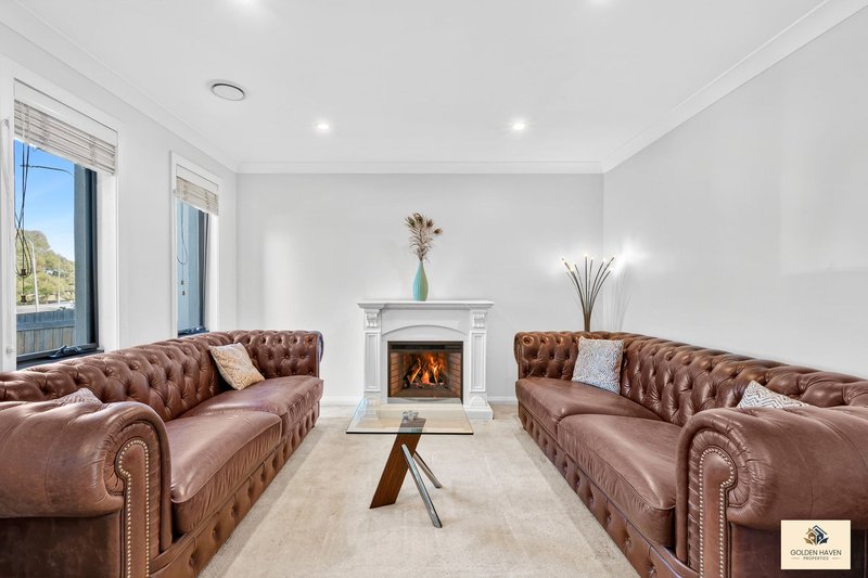 Photo - 27 Lansdown Crescent, Casey ACT 2913 - Image 5