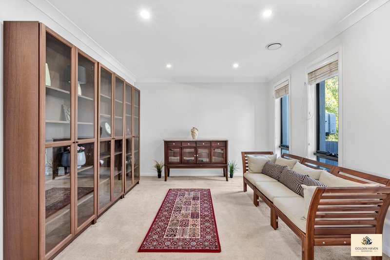 Photo - 27 Lansdown Crescent, Casey ACT 2913 - Image 6